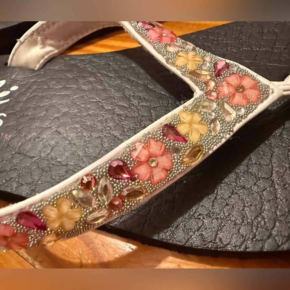 Skechers Women's Embellished Floral Flip Flops in Black and Pink